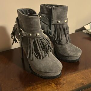Shoe Dazzle Heeled Boities
Size 9
Color Gray